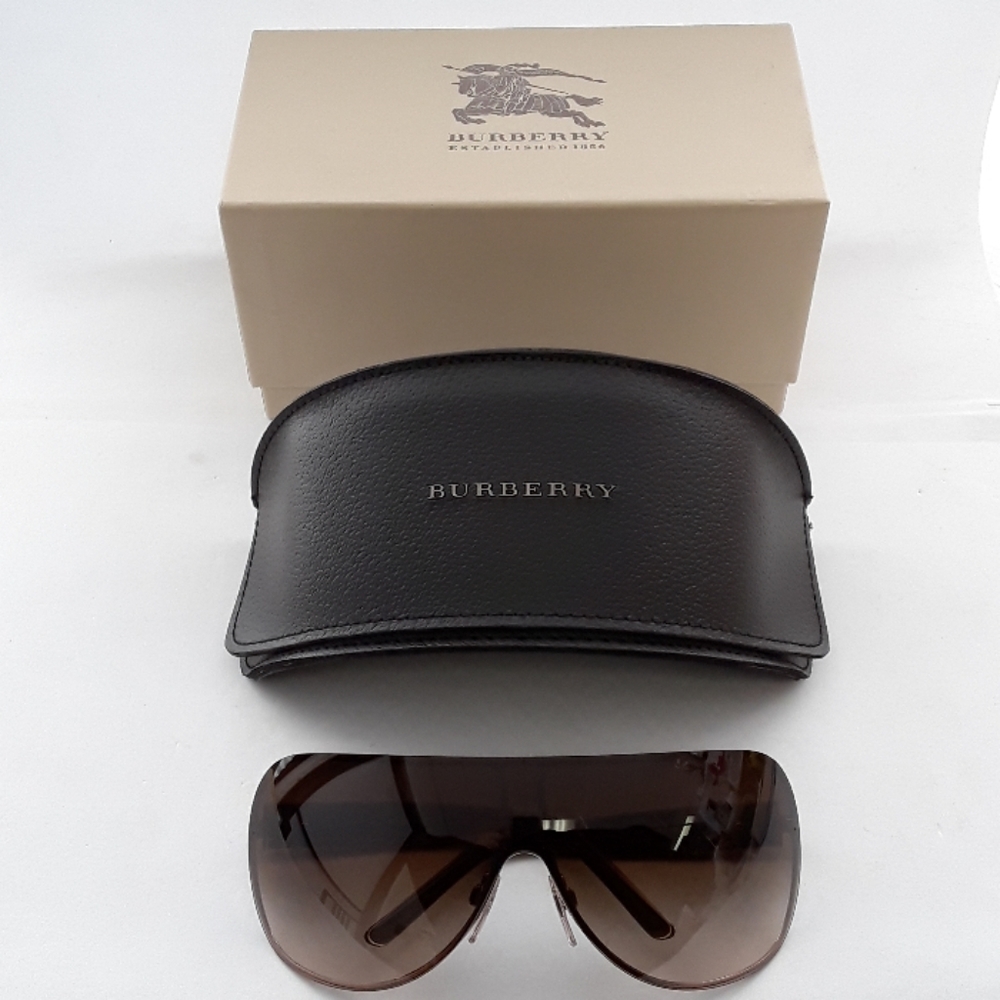 NIB Burberry B3057 1011/13 oversized Sunglasses